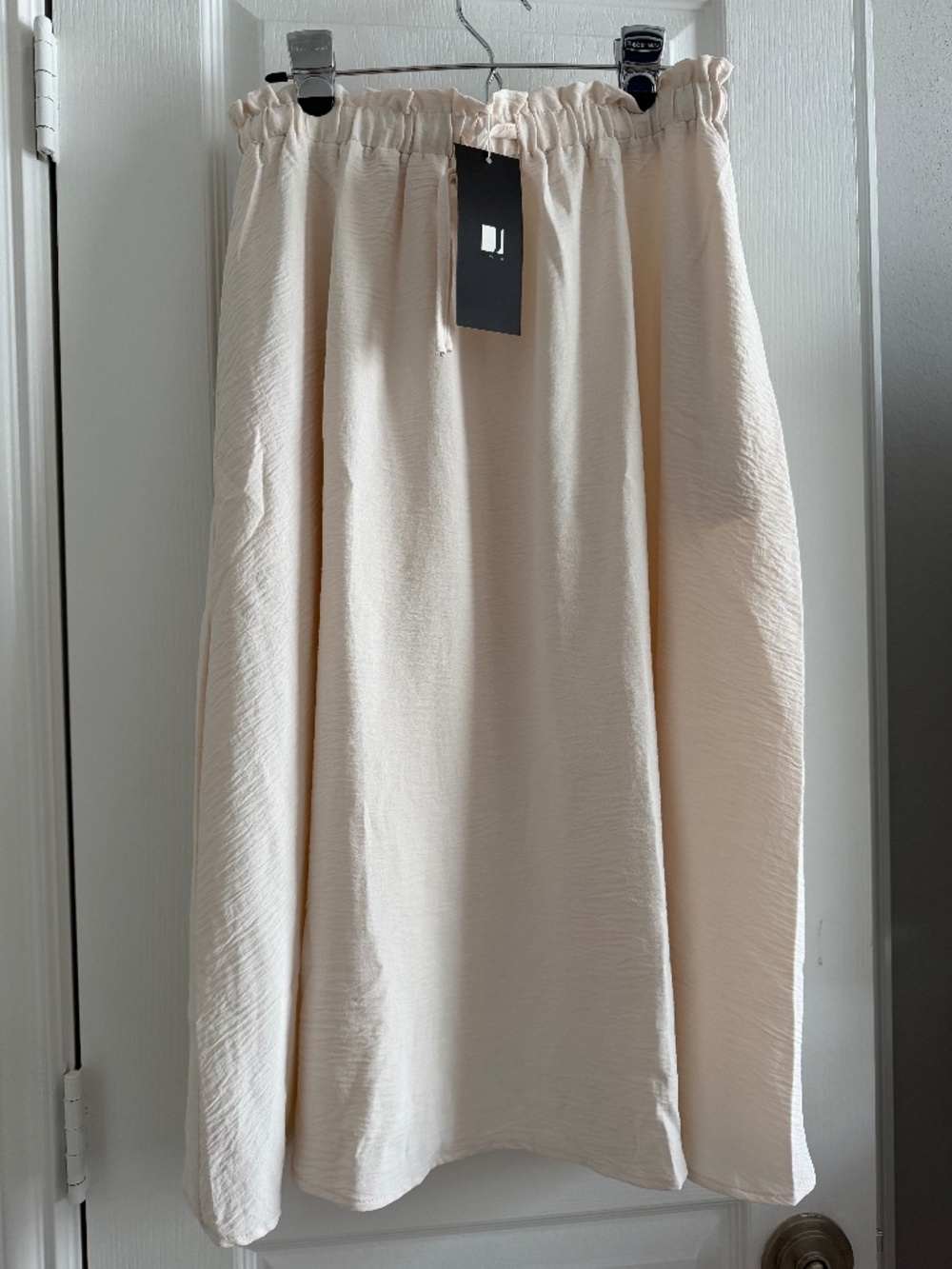 NWT Ivory White Flowy Maxi Skirt Midi Length Size M With Pockets